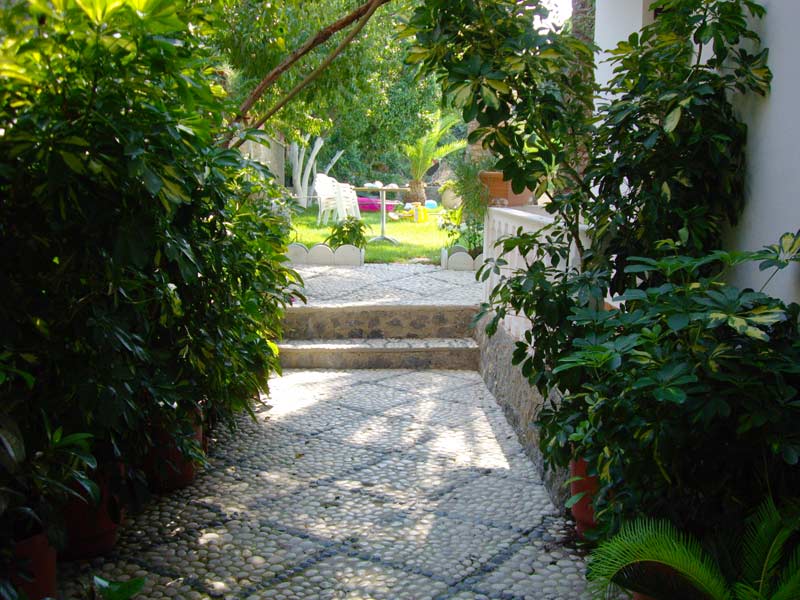 Apartment - Entrance and garden