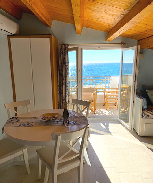 Penthouse Apartment - balcony and the sea